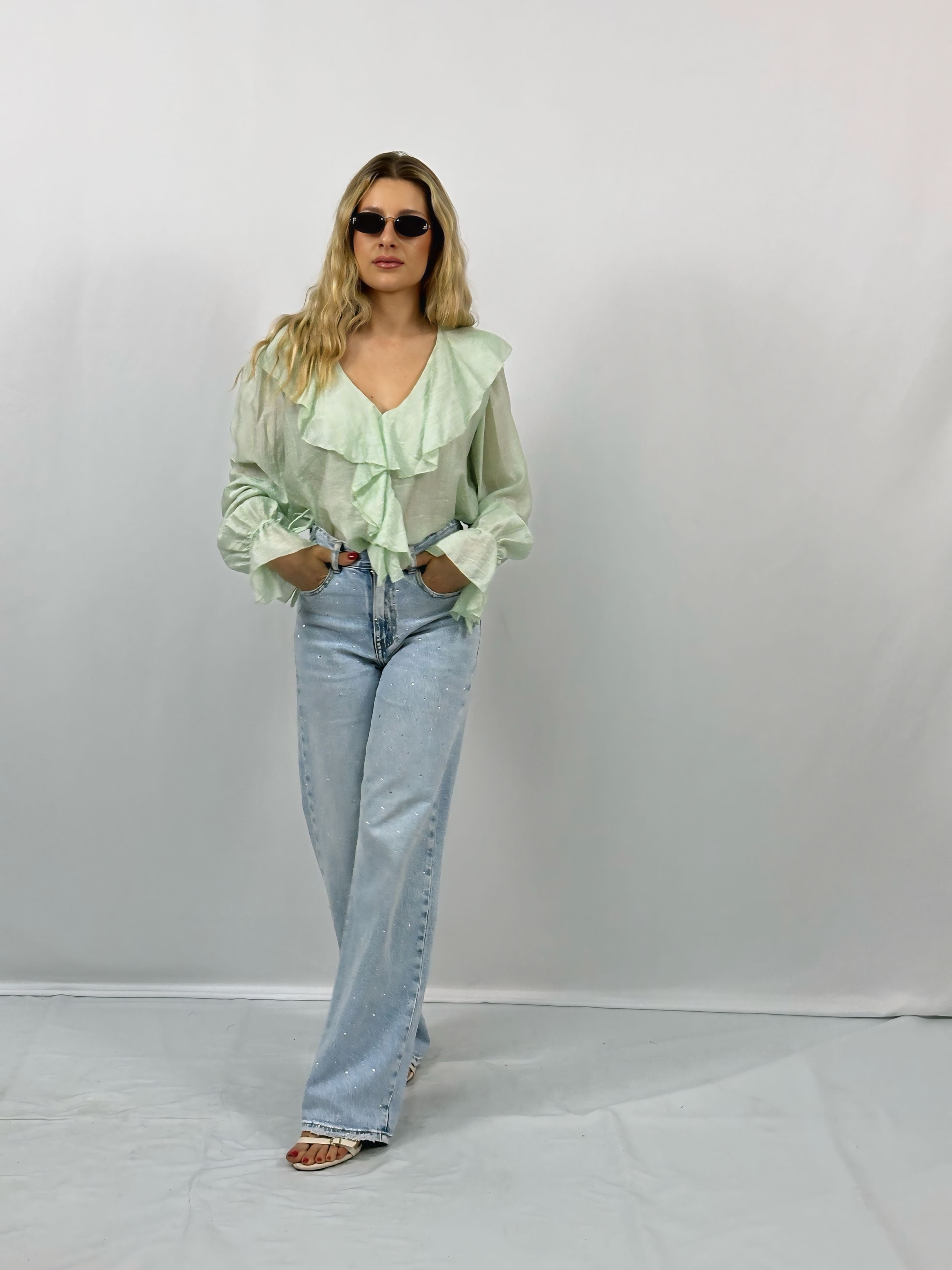 BLUSA CON VOLANT
